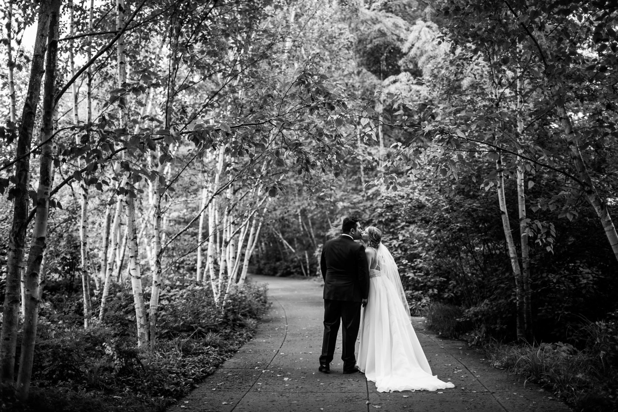 outdoor wedding olbrich garden madison wedding photographer wisconsin couple shots black and white